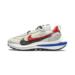 Nike Vaporwaffle Sacai "Fuchsia Game Royal"